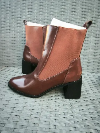 Bottines effet cuir verni femme Taille 40 Neuves