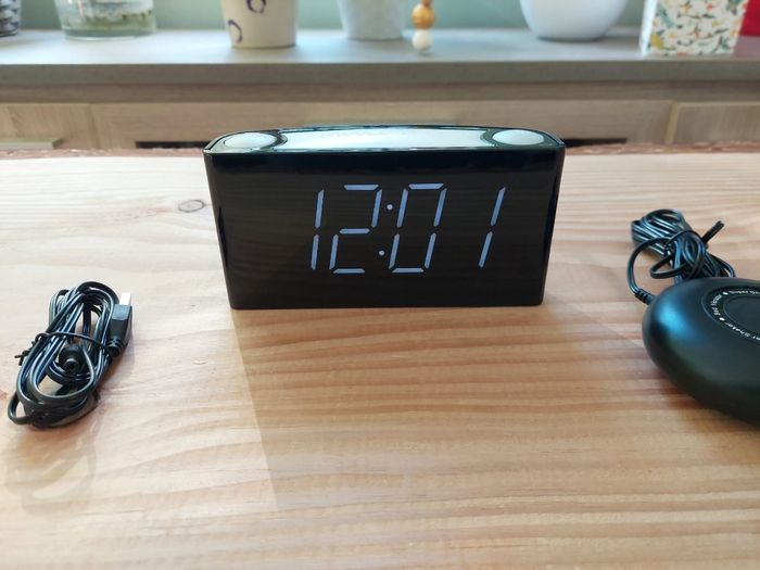 Réveil NEUF avec différentes lumières - photo numéro 4