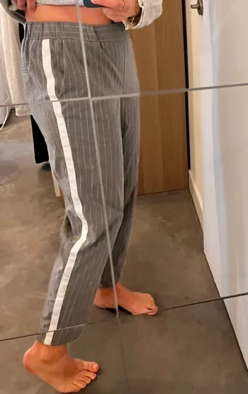 Pantalon cintré gris style costume