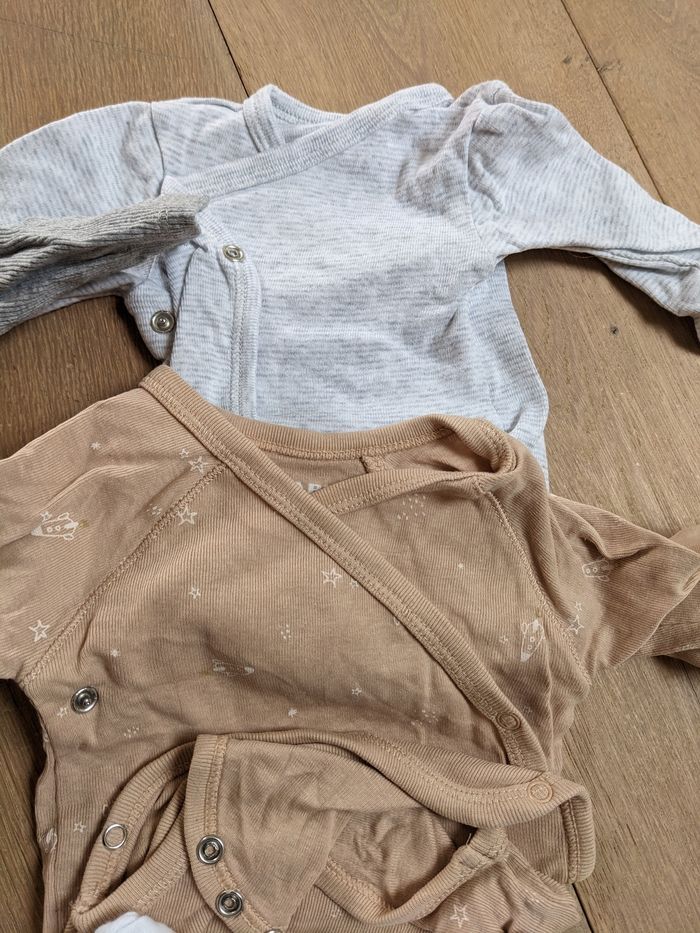 Lot de bodies taille 1 mois - photo numéro 3