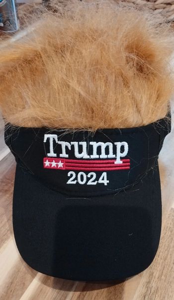Casquette a moumoute neuve noire Donald trump 2024 déguisement