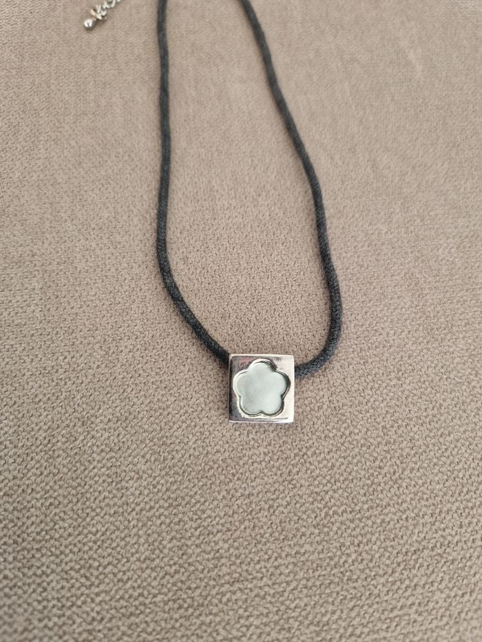 Collier fleur bleu dans un carré argenté - photo numéro 8