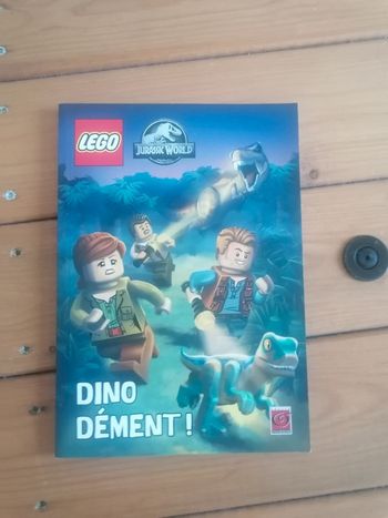 Livre jurassic world Dino dement