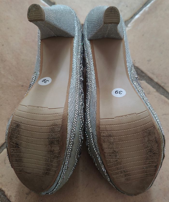 Escarpins argentés avec strass en très bon état - taille 39 - photo numéro 5