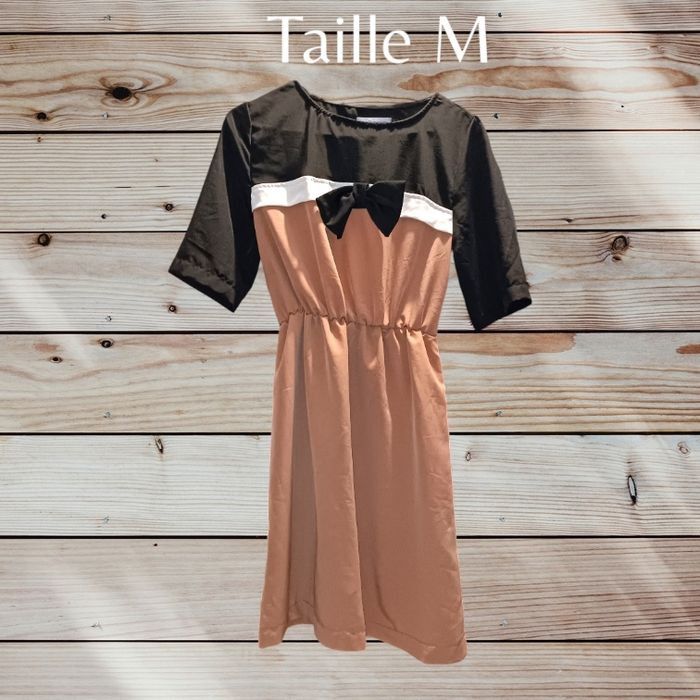 Robe avec noeud papillon