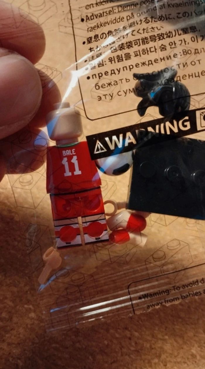 Personnage type Lego football neuf Gareth Bale pays de Galles - photo numéro 2