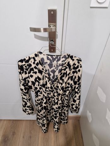 Robe beige et noire