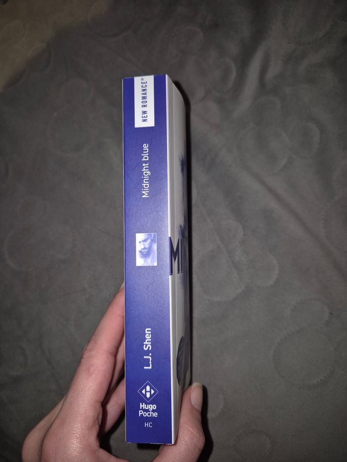 Livre midnight blue - photo numéro 3
