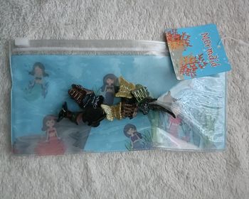 10 barettes papillons et une trousse sirène