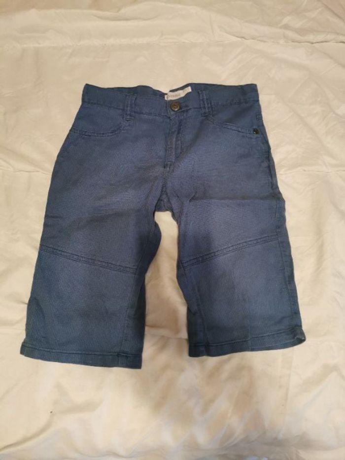 Short bleu
