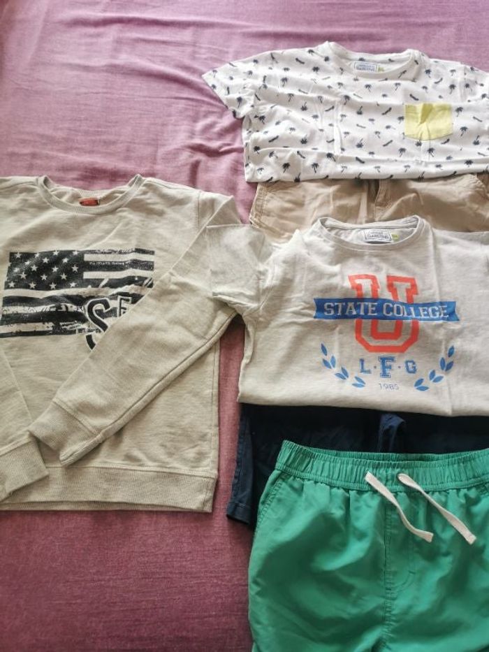 Lot garçon comprenant 2 shorts 2 ti shirts 1 sweat shirt et 1 caleçon de bain