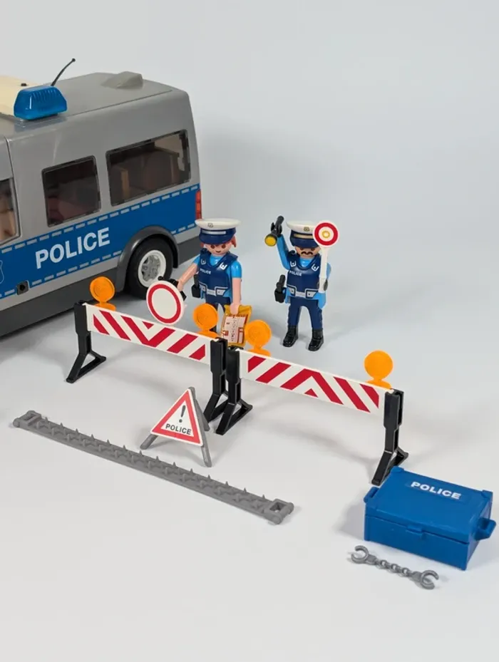 Playmobil Fourgon de policiers avec matériel de barrage - photo numéro 3