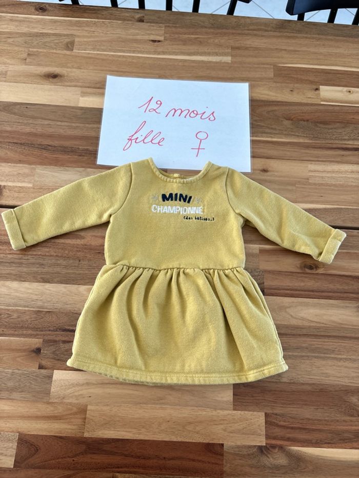 Robe jaune doré