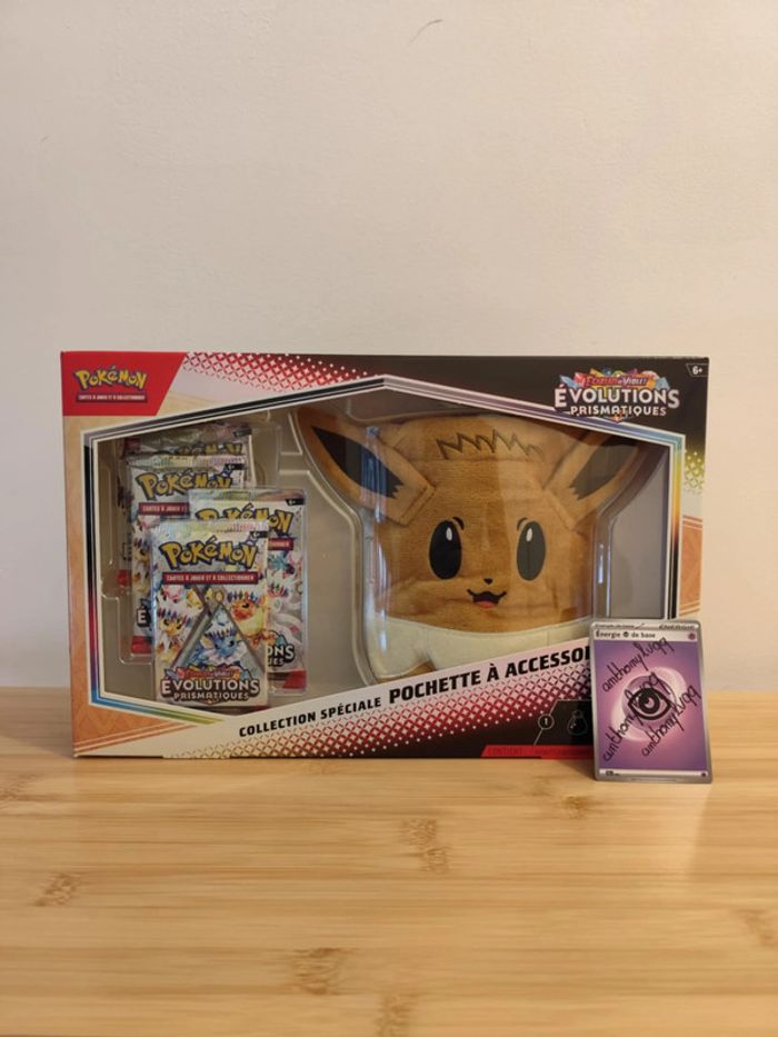 Coffret Collection pochette à accessoires Pokémon - EV8.5 Evolutions Prismatique - Neuf Scellé FR
