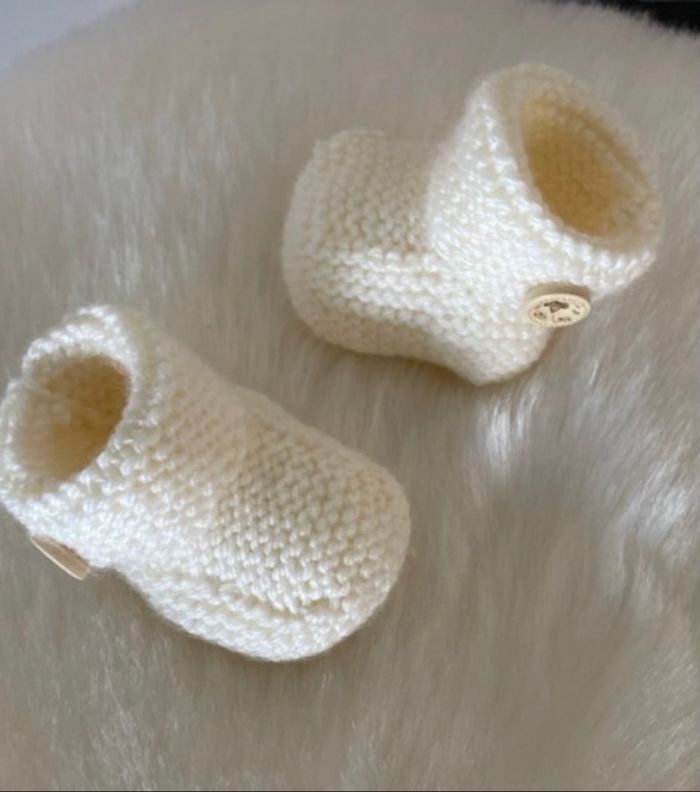 Chaussons faits main neufs jamais portés - photo numéro 3