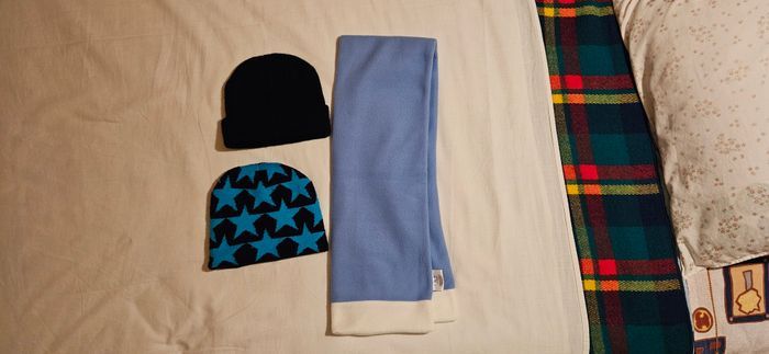Lot 2 bonnets d’hiver et 1 écharpe polaire pour enfants 5 à 8 ans - photo numéro 3