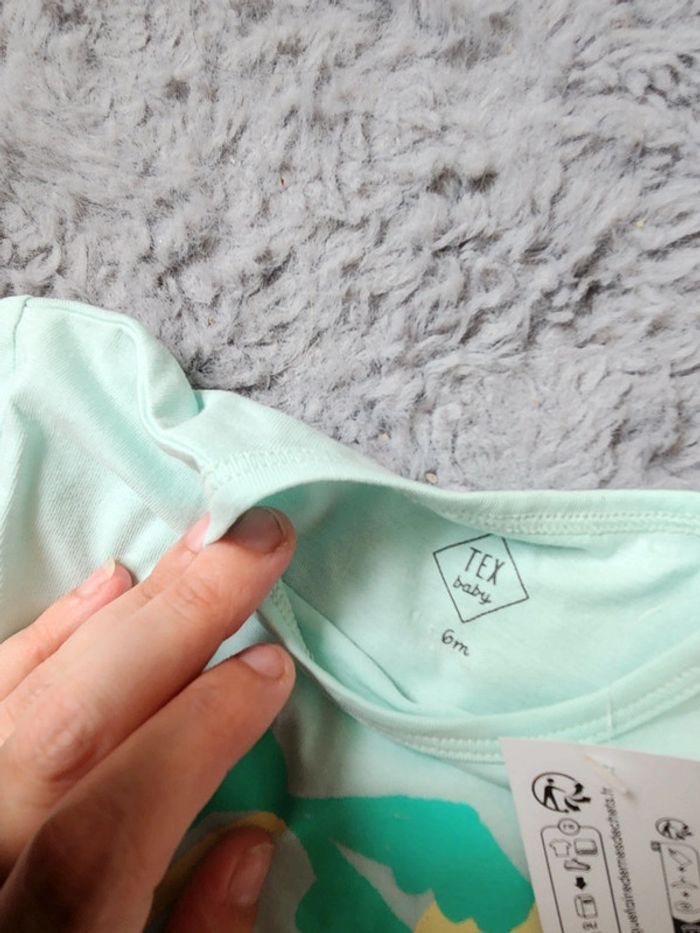 Tee shirt neuf avec étiquette 6 mois - photo numéro 2