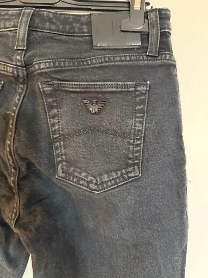 Jean mom noir Armani en très bon état taille 36 - photo numéro 7