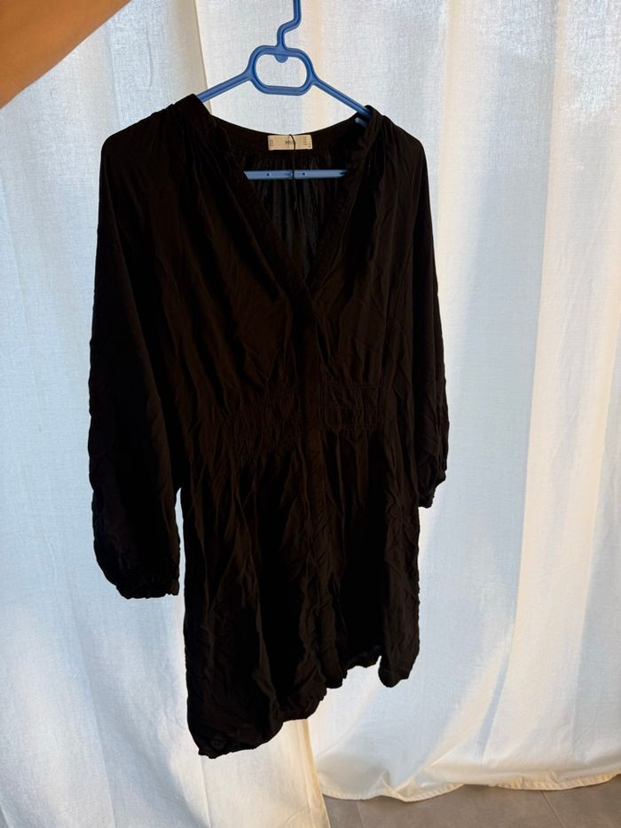 Robe noire Mango