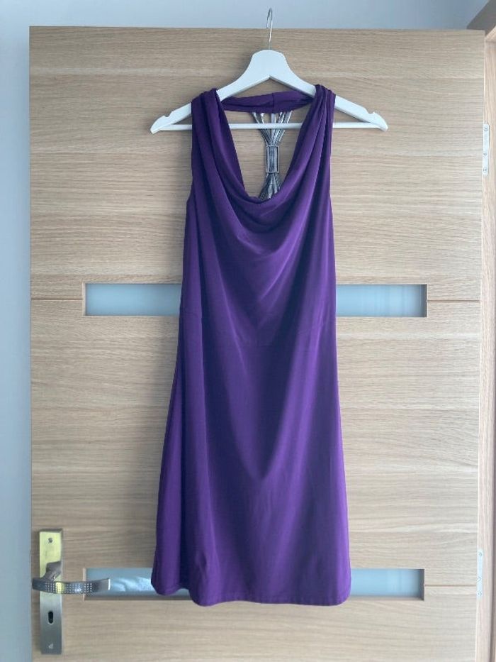 Robe ajourée au dos