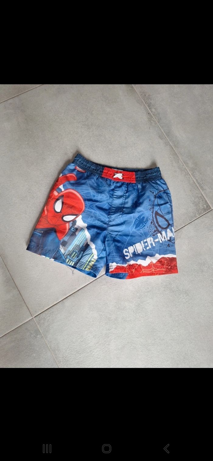 Short de bain spiderman taille 6 ans