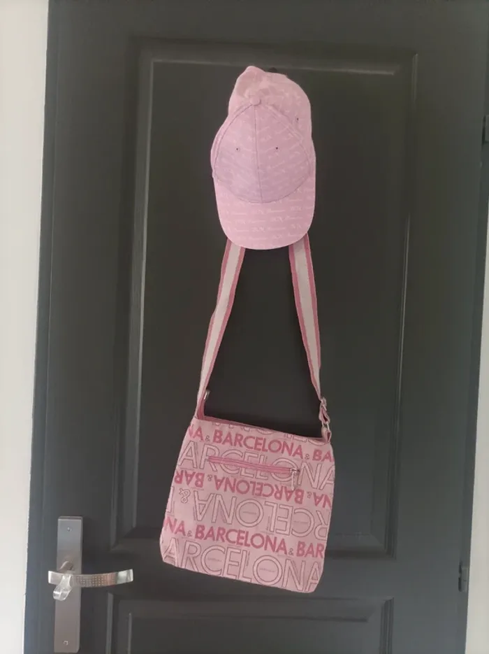 Sac bandoulière banane + casquette Barcelone