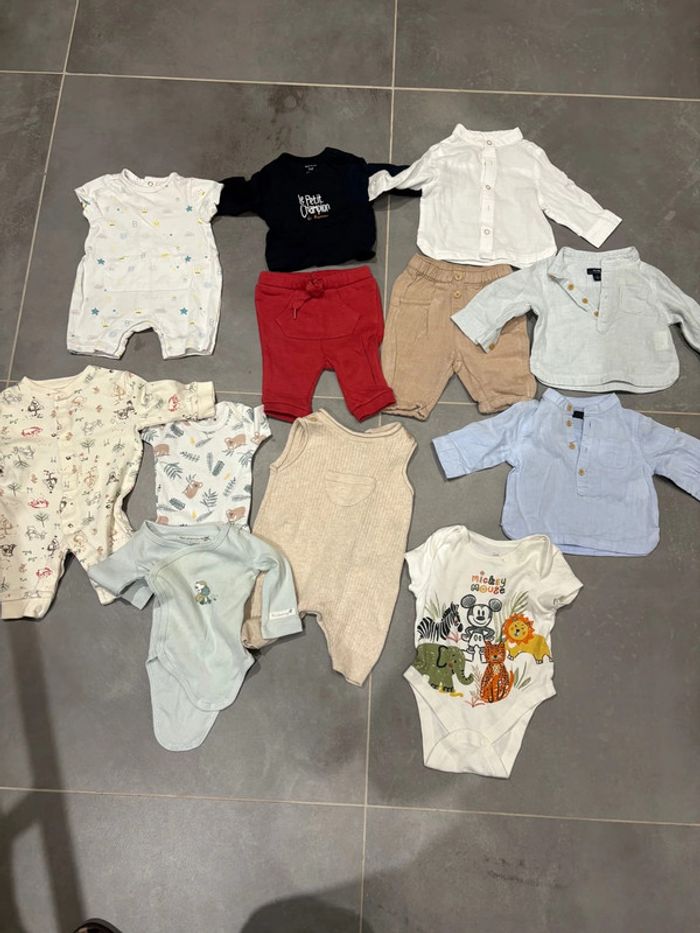 Lot de vêtements garçon taille 1 mois