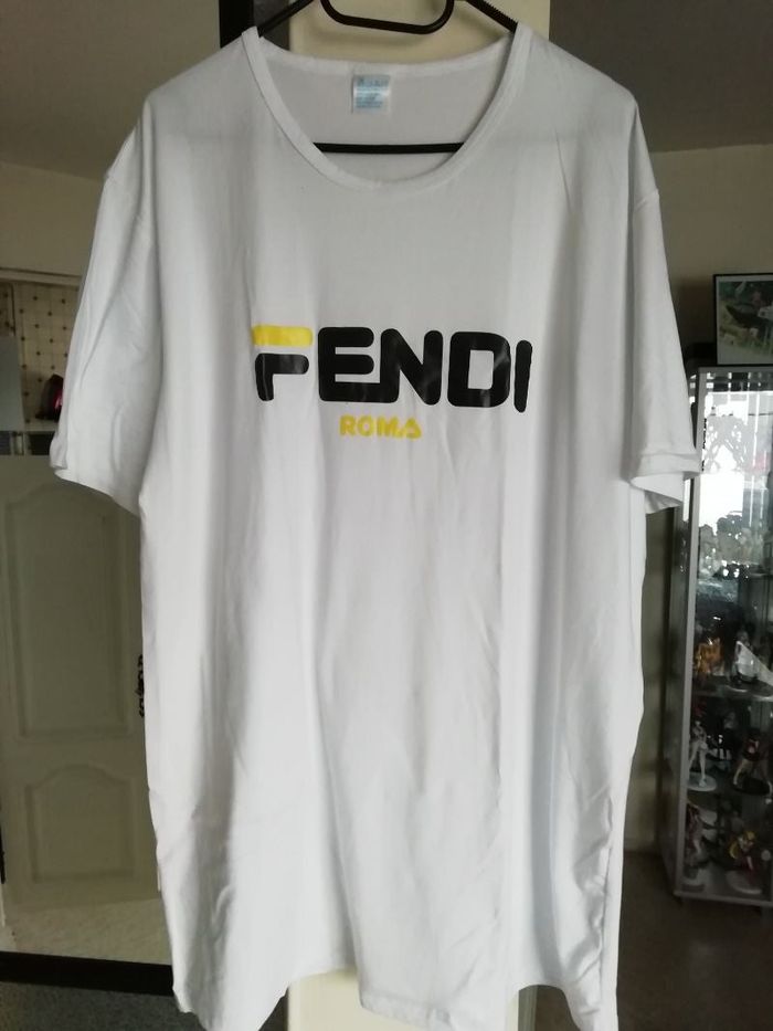 Tee-shirt NEUF très extensible