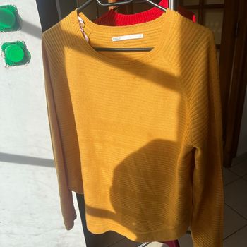 Pull léger jaune moutarde