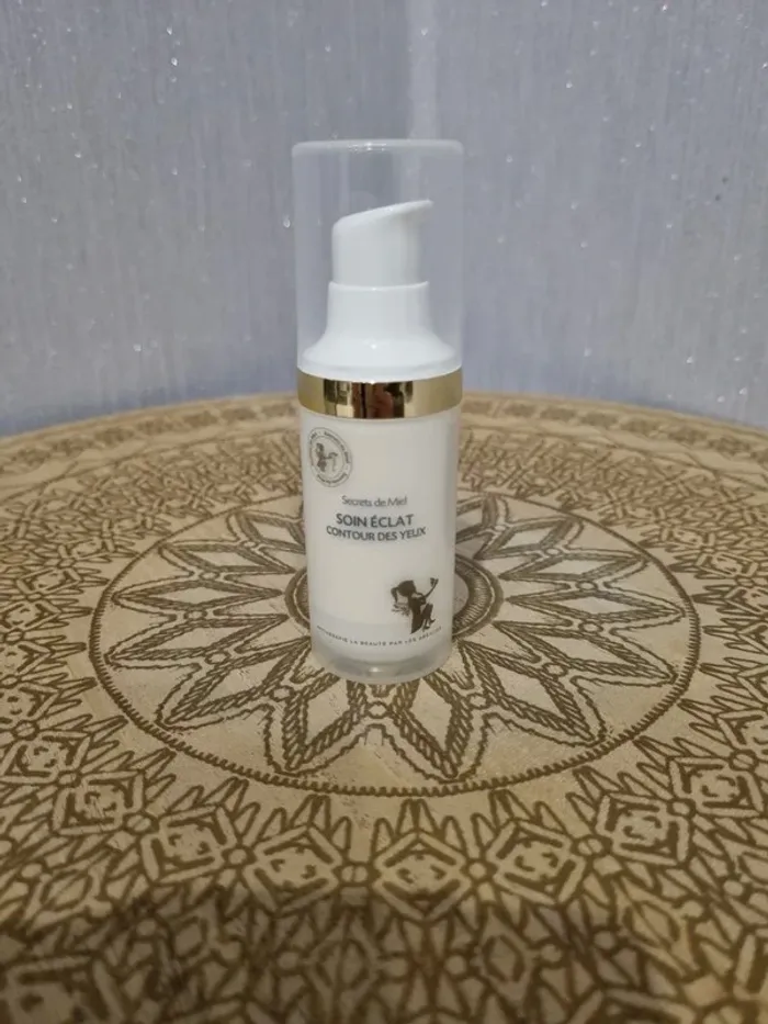 Soin éclat pour contour des yeux