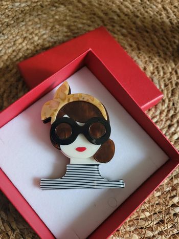 Broche etudiante anglaises