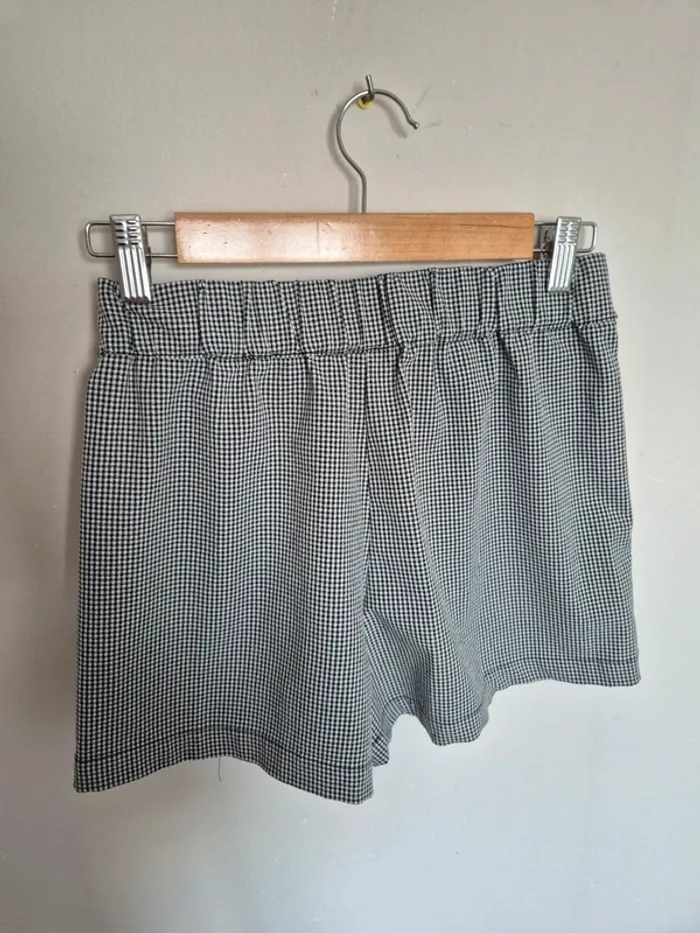Short Pull and Bear taille 36 - photo numéro 5