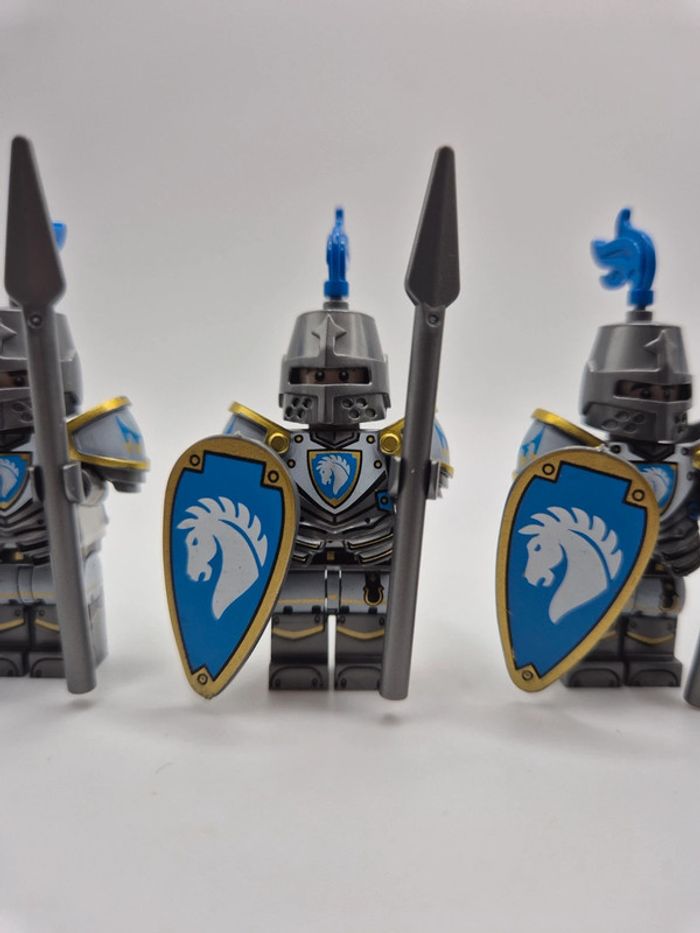 Figurines type lego 4 soldats chevaliers chevaux - photo numéro 2