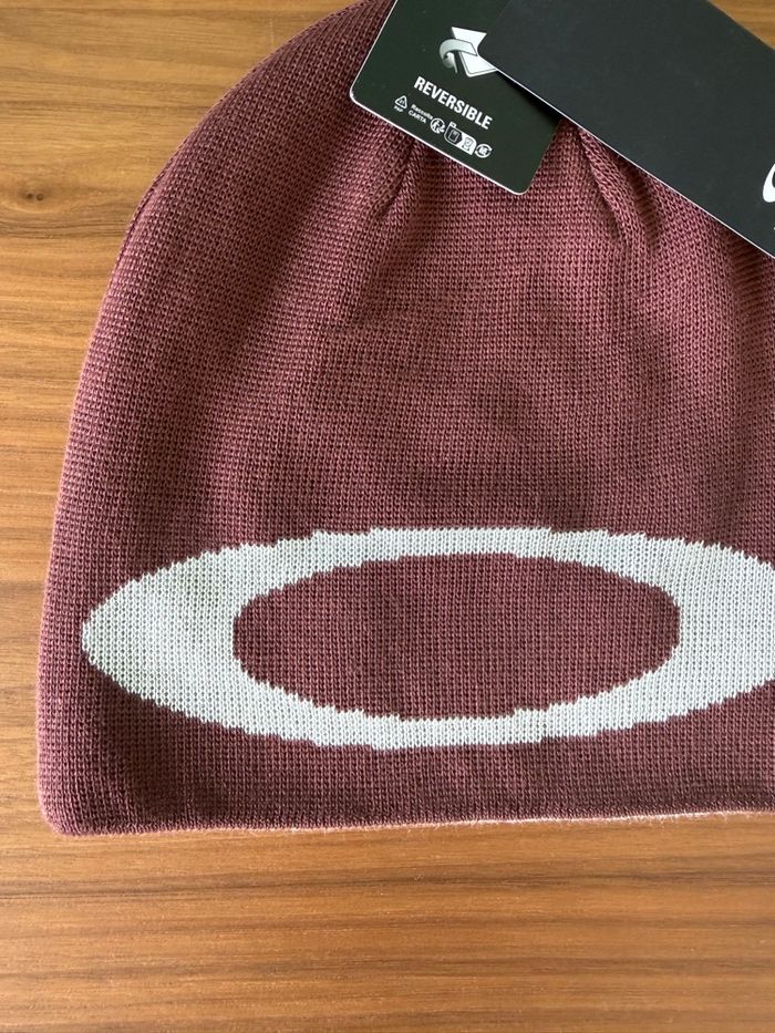 Bonnet Oakley Beanie  Ellipse. Couleur grenache. Totalement neuf. - photo numéro 3