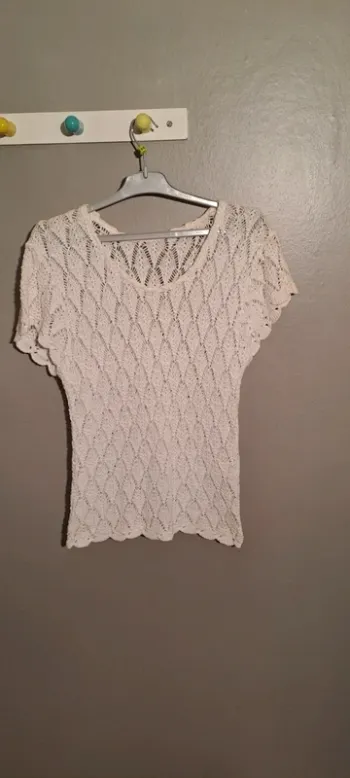 Débardeur blanc en dentelle - sans marque - Taille 36 - Bon état.