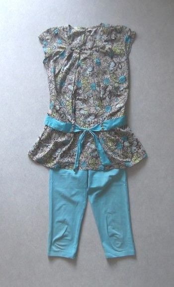Ensemble legging bleu + haut à fleurs