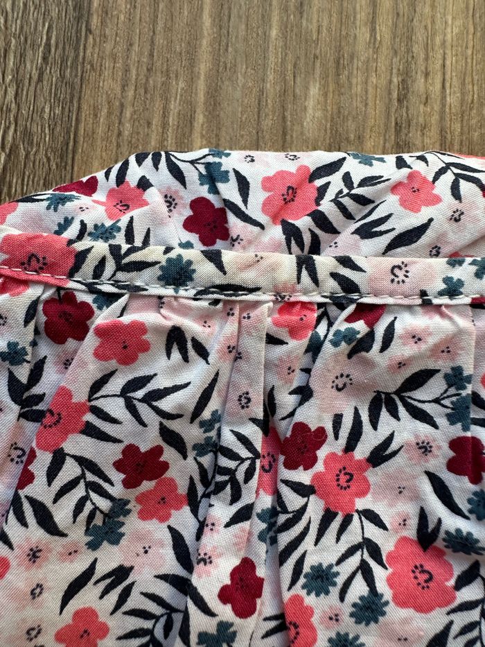 - Tee shirt Vertbaudet - 2 ans - bon état, petite tache - photo numéro 2