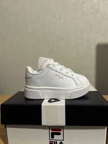 Baskets blanche bébé vernies Fila Panache semelles dure 19