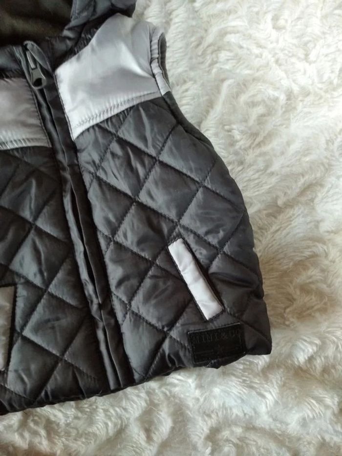 Veste blouson à capuche sans manche Garçon 3 mois Mini & Co Kiabi - photo numéro 4