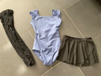 Tenue de danse 12/13 ans Décathlon justaucorps jupette et collants
