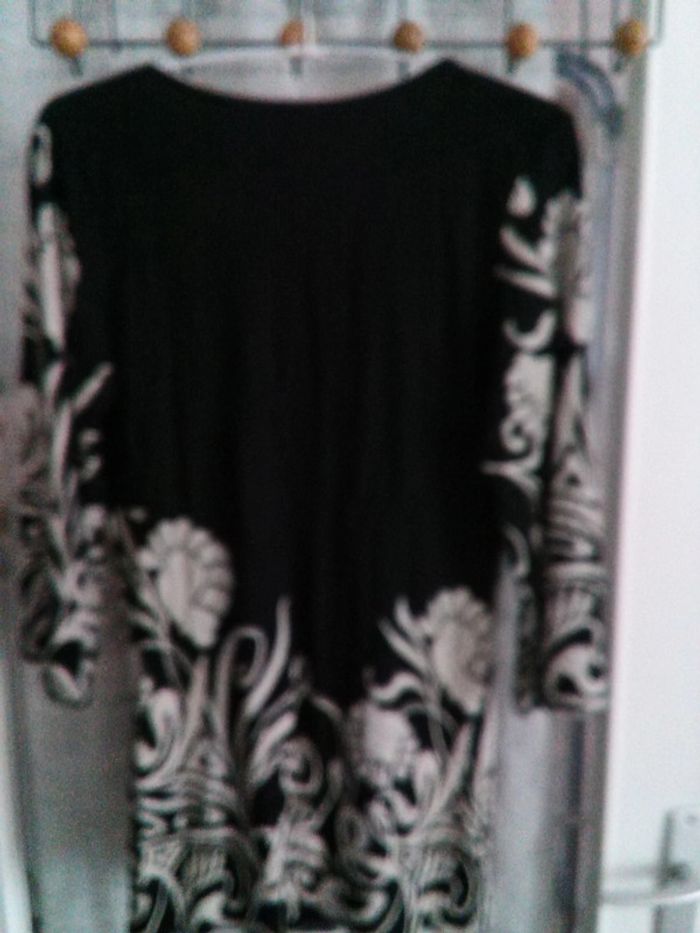 Tunique noire motif gris clair - photo numéro 4