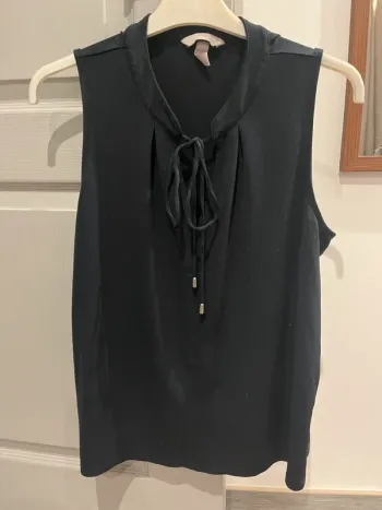 T shirt col V lacets