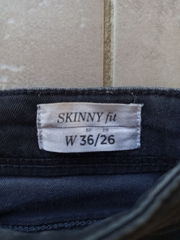 Très beau jean skinny comme neuf noir. - photo numéro 3