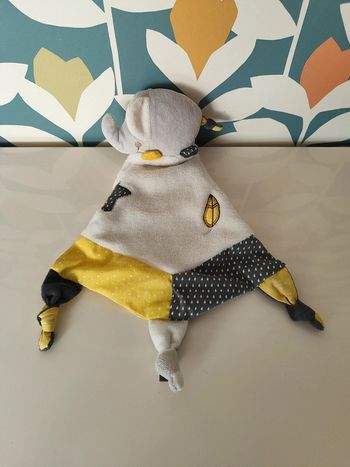 Doudou plat éléphant sauthon