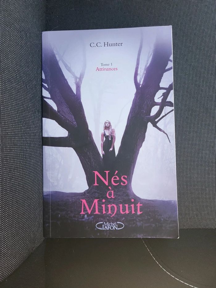 Livre - Nés à minuit - tome 1