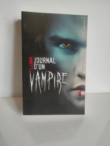 Livre tome 1 série journal d'un vampire / vampire diary