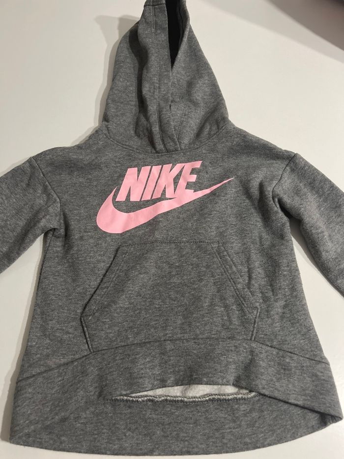 Sweat nike 4 ans neuf
