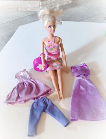Poupée doll mattel barbie mannequin 2010 blonde hair blond jupe longue purple violet robe sac