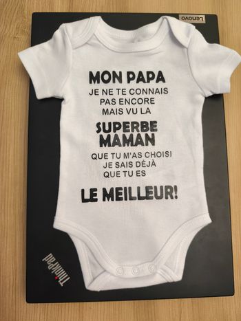 Bodie annonce grossesse cadeau surprise papa