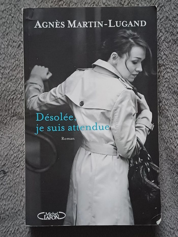 Livre Désolée, je suis attendue